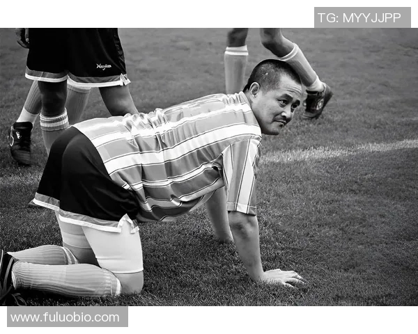 路人偶遇足球明星现场采访揭示球场之外的真实生活与感人故事